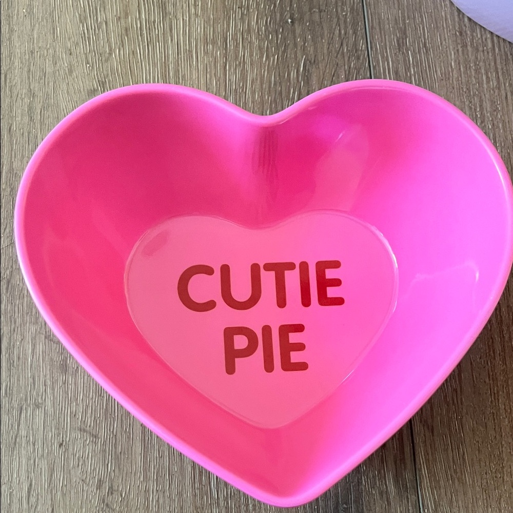 Heart-Shaped Valentine's Serveware Set - Picture 5 of 7